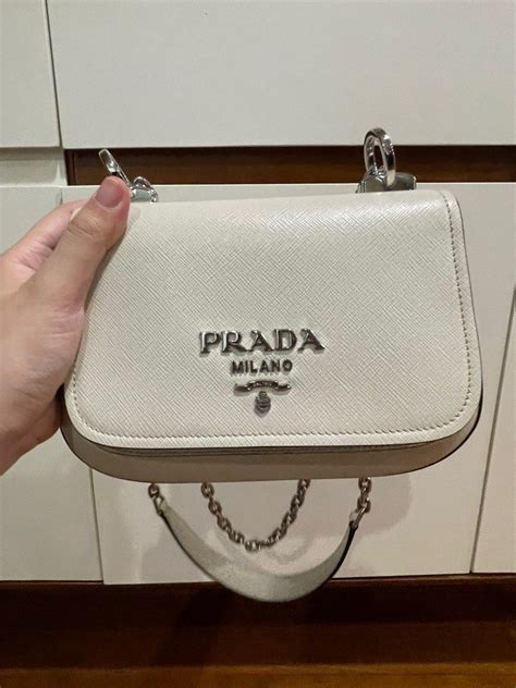 pattina in pelle prada